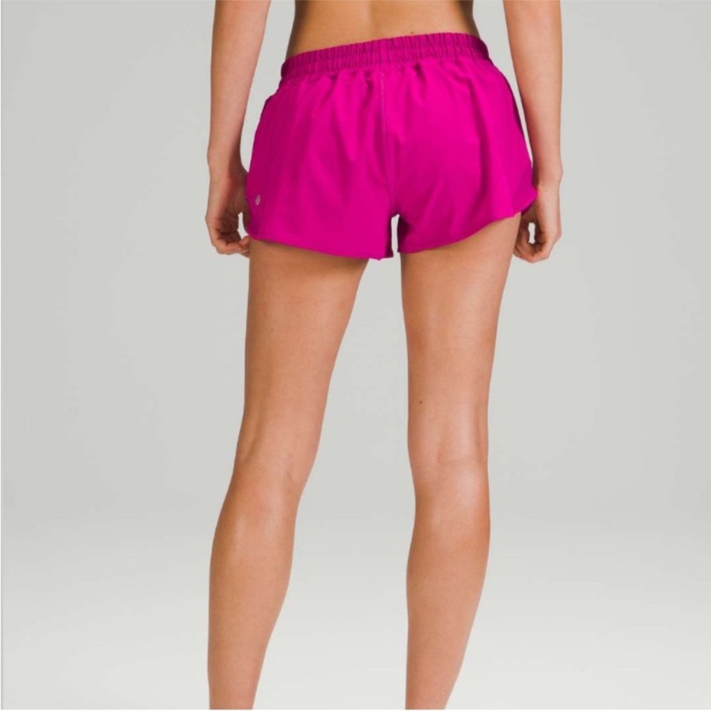 Lululemon Hotty Hot LR Shorts 2.5” Ripened Raspberry Size 12 NWT - Picture 4 of 10